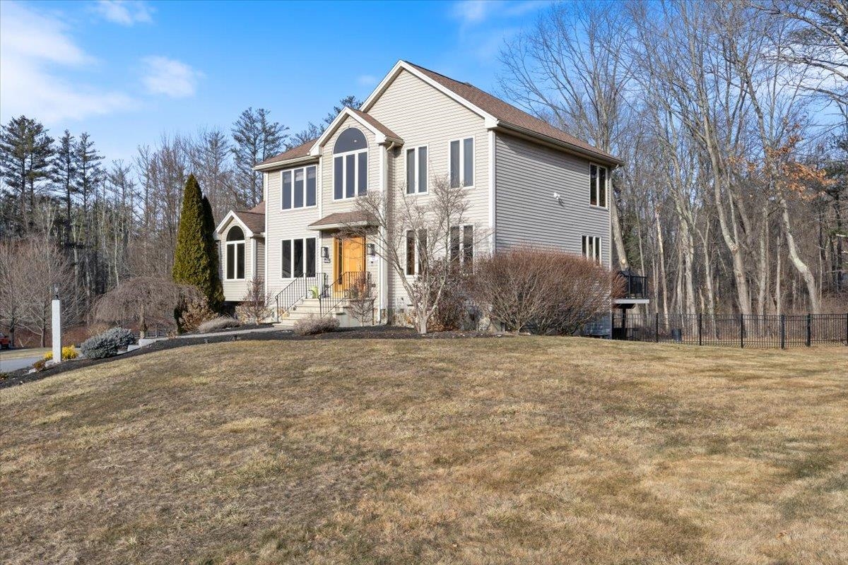 12 Cardinal Circle Derry, NH 03038 - Photo 2 of 42