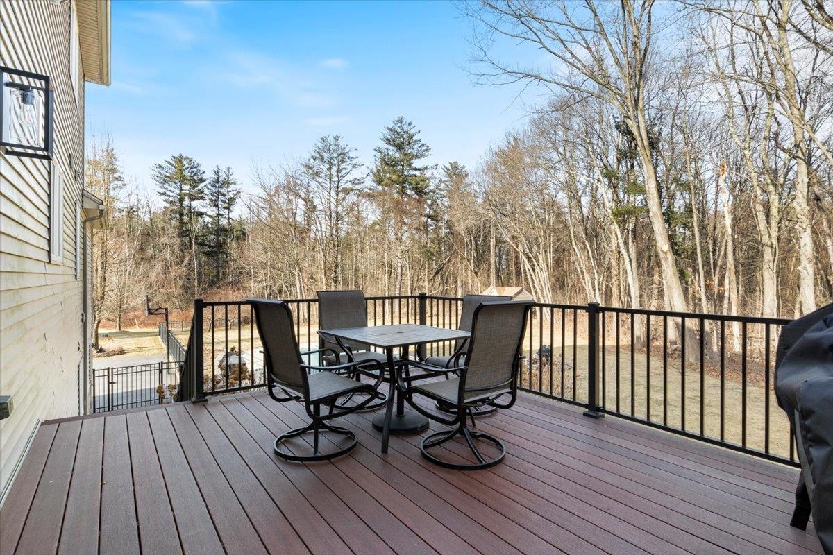 12 Cardinal Circle Derry, NH 03038 - Photo 35 of 42