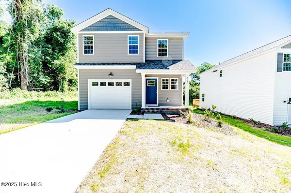 $1,950 | 925 West Massachusetts Avenue, Southern Pines, NC 28387