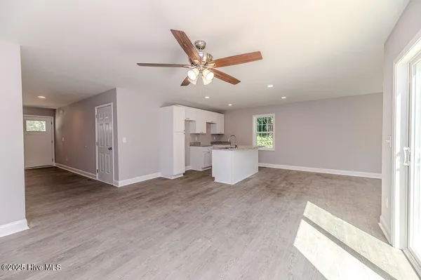 $1,950 | 925 West Massachusetts Avenue, Southern Pines, NC 28387