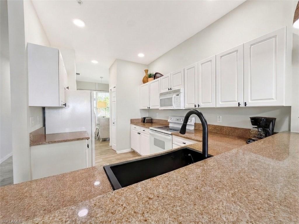 7895 Mahogany Run Lane, Unit 1422 Naples, FL 34113 - Photo 4 of 31