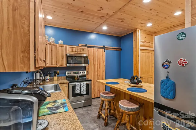 $784,900 | 16 Saratoga Drive, Nebo, NC 28761