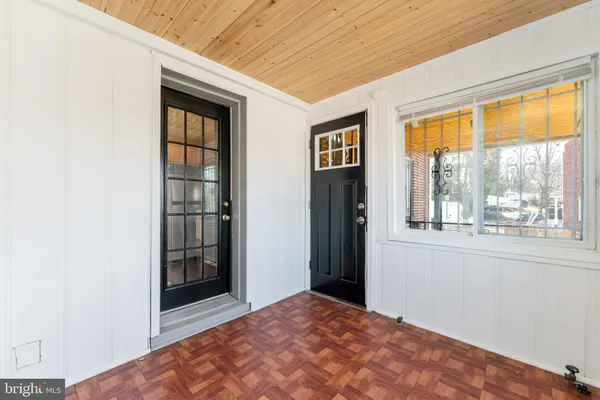 a view of empty room with windows