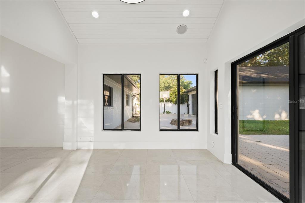 2521 Lake Ellen Drive Tampa, FL 33618 - Photo 37 of 54