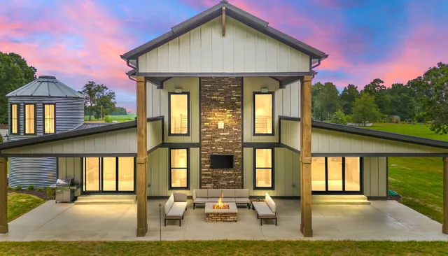 $1,549,000 | 548 East 1400 South, Kouts, IN 46347