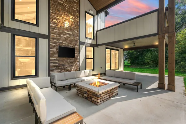 $1,499,999 | 548 East 1400 South, Kouts, IN 46347