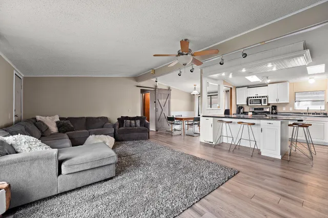 $1,549,000 | 548 East 1400 South, Kouts, IN 46347