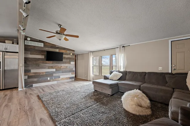 $1,549,000 | 548 East 1400 South, Kouts, IN 46347