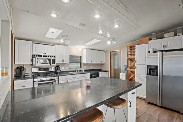 $1,549,000 | 548 East 1400 South, Kouts, IN 46347