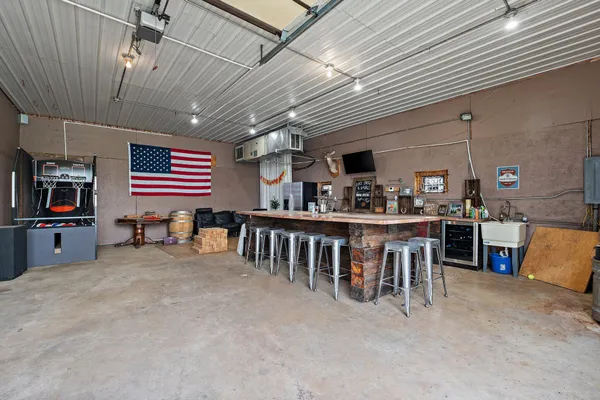 $1,499,999 | 548 East 1400 South, Kouts, IN 46347