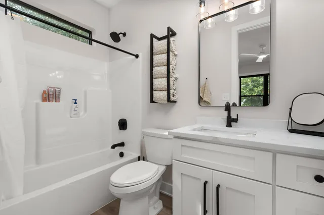 $1,549,000 | 548 East 1400 South, Kouts, IN 46347