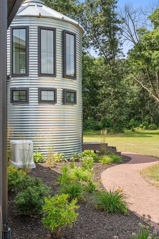 $1,549,000 | 548 East 1400 South, Kouts, IN 46347