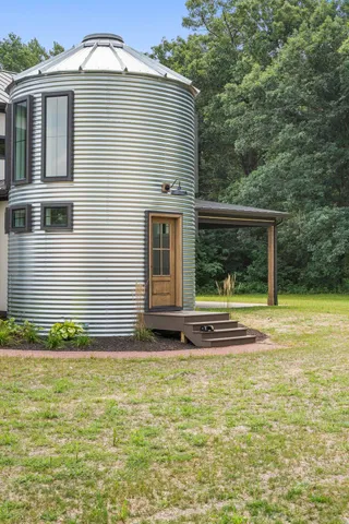 $1,549,000 | 548 East 1400 South, Kouts, IN 46347