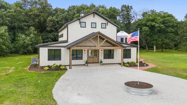 $1,549,000 | 548 East 1400 South, Kouts, IN 46347