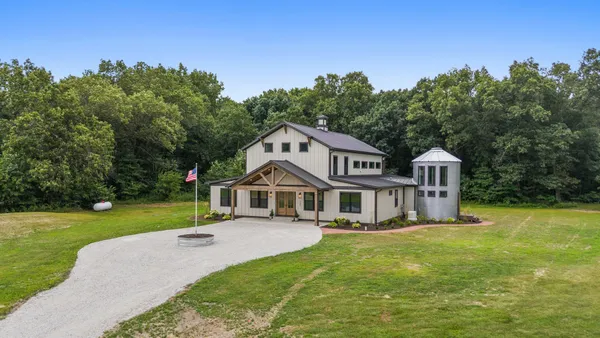 $1,499,999 | 548 East 1400 South, Kouts, IN 46347