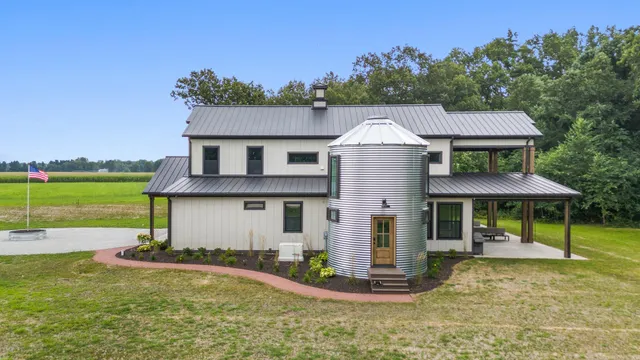$1,549,000 | 548 East 1400 South, Kouts, IN 46347