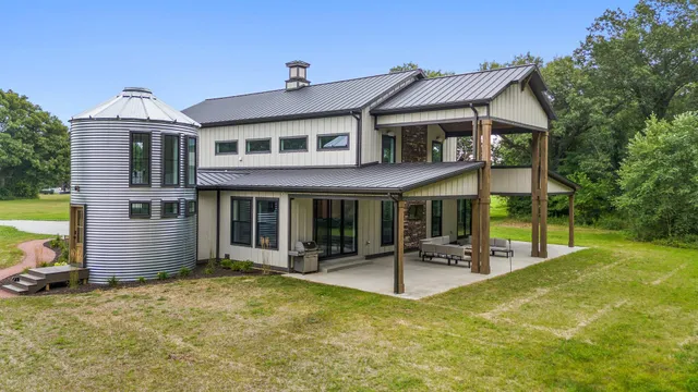 $1,549,000 | 548 East 1400 South, Kouts, IN 46347