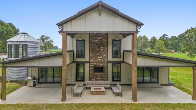 $1,549,000 | 548 East 1400 South, Kouts, IN 46347