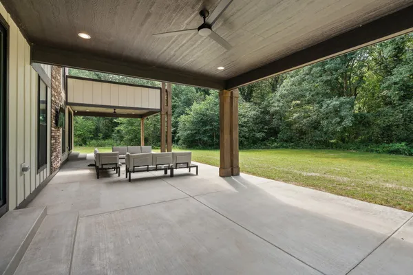 $1,499,999 | 548 East 1400 South, Kouts, IN 46347