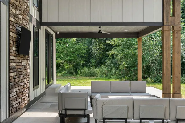 $1,499,999 | 548 East 1400 South, Kouts, IN 46347