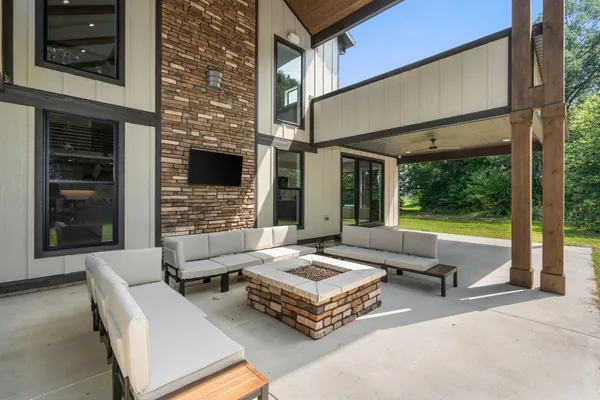 $1,499,999 | 548 East 1400 South, Kouts, IN 46347