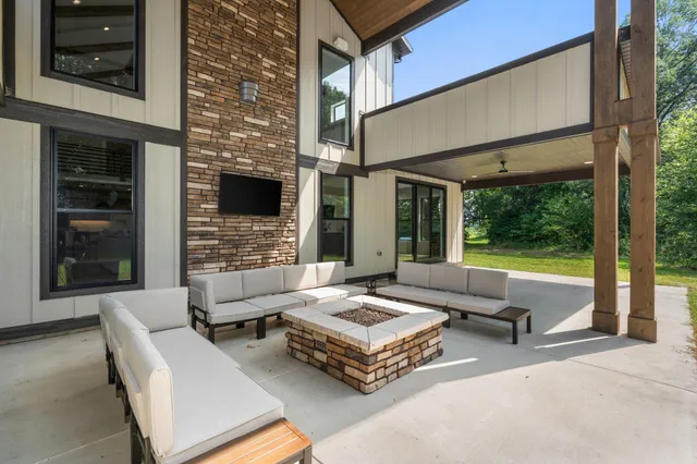 $1,549,000 | 548 East 1400 South, Kouts, IN 46347