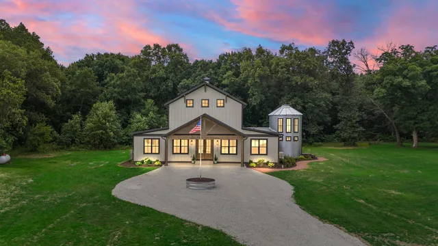 $1,549,000 | 548 East 1400 South, Kouts, IN 46347