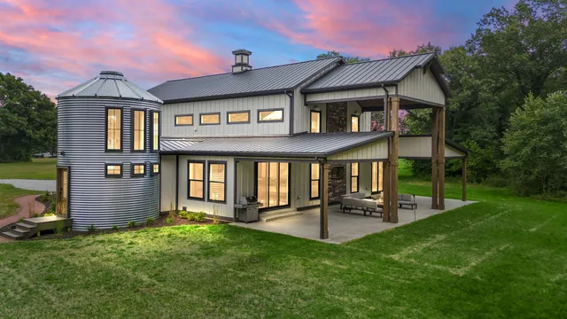 $1,549,000 | 548 East 1400 South, Kouts, IN 46347