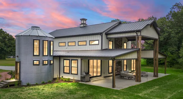 $1,499,999 | 548 East 1400 South, Kouts, IN 46347