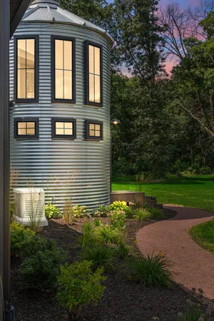 $1,499,999 | 548 East 1400 South, Kouts, IN 46347