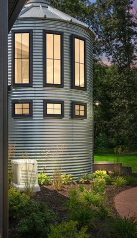 $1,549,000 | 548 East 1400 South, Kouts, IN 46347