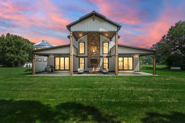 $1,499,999 | 548 East 1400 South, Kouts, IN 46347