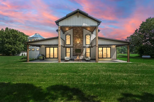 $1,549,000 | 548 East 1400 South, Kouts, IN 46347