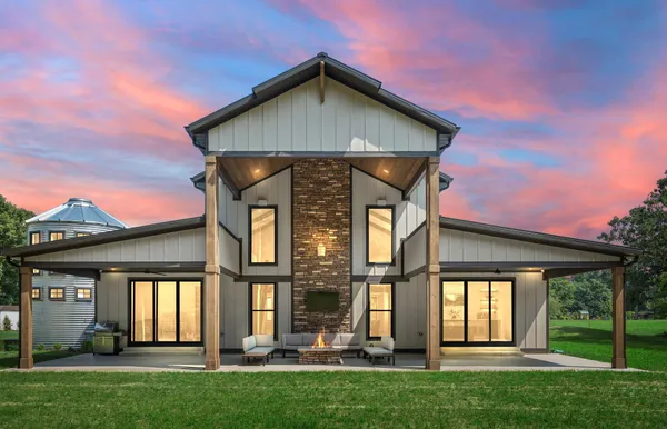 $1,499,999 | 548 East 1400 South, Kouts, IN 46347