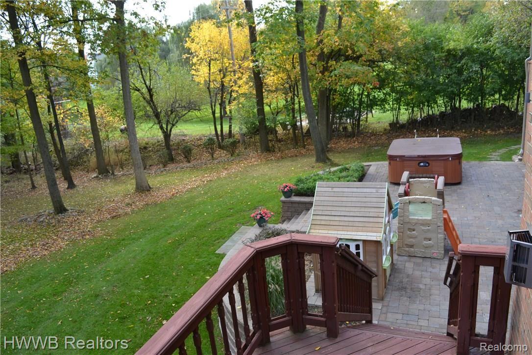 1945 Cedaredge Road Rochester, MI 48306 - Photo 39 of 44 Large Backyard