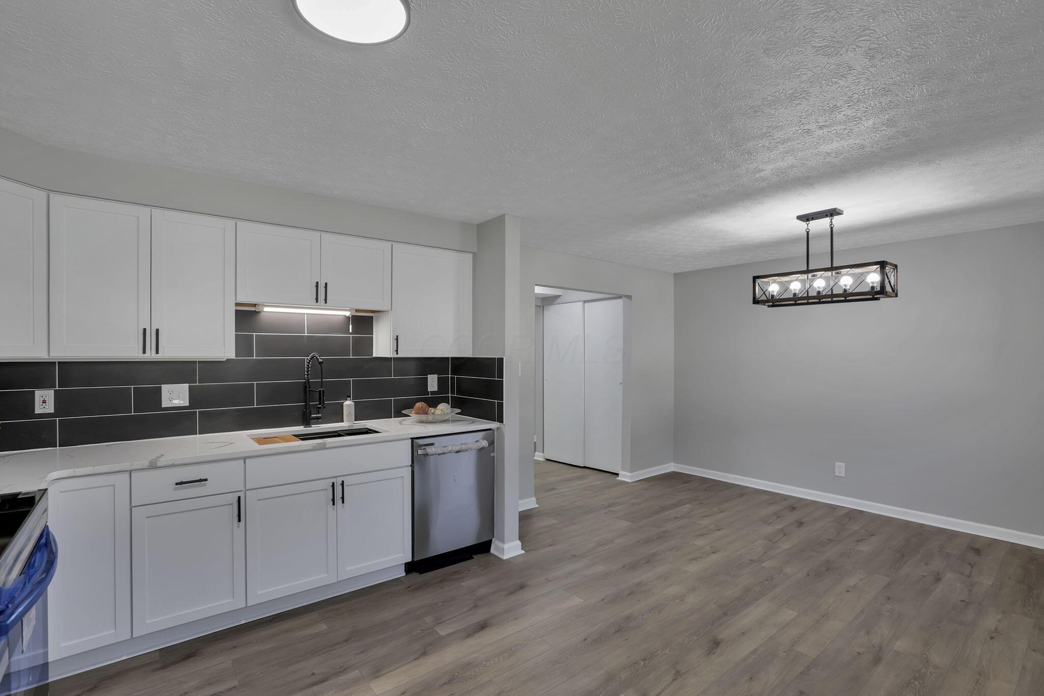 2846 Petzinger Road, Unit 70 Columbus, OH 43209 - Photo 11 of 30 Kitchen