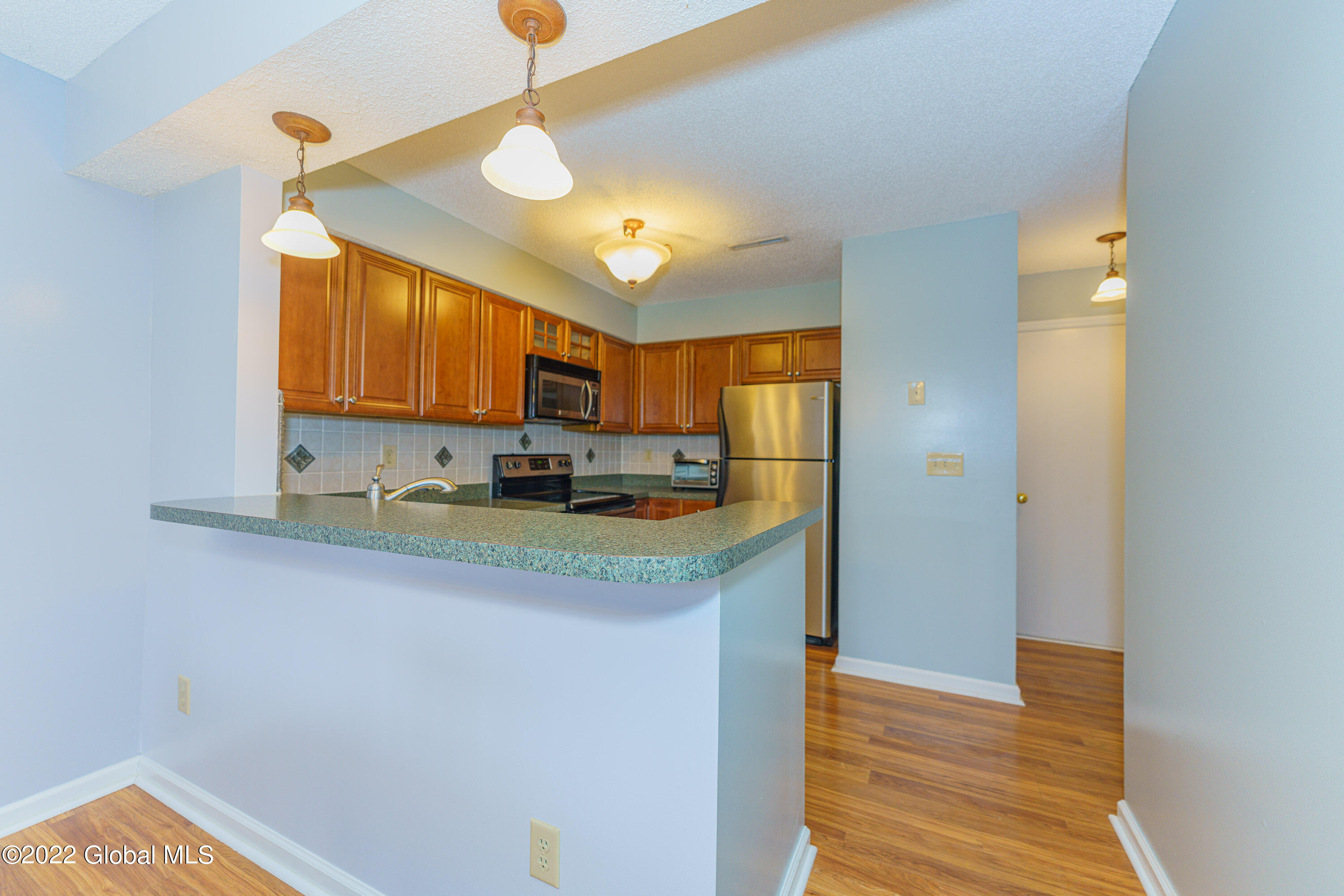 4075 Georgetown Square Schenectady, NY 12303 - Photo 15 of 40 3 Kitchen 1