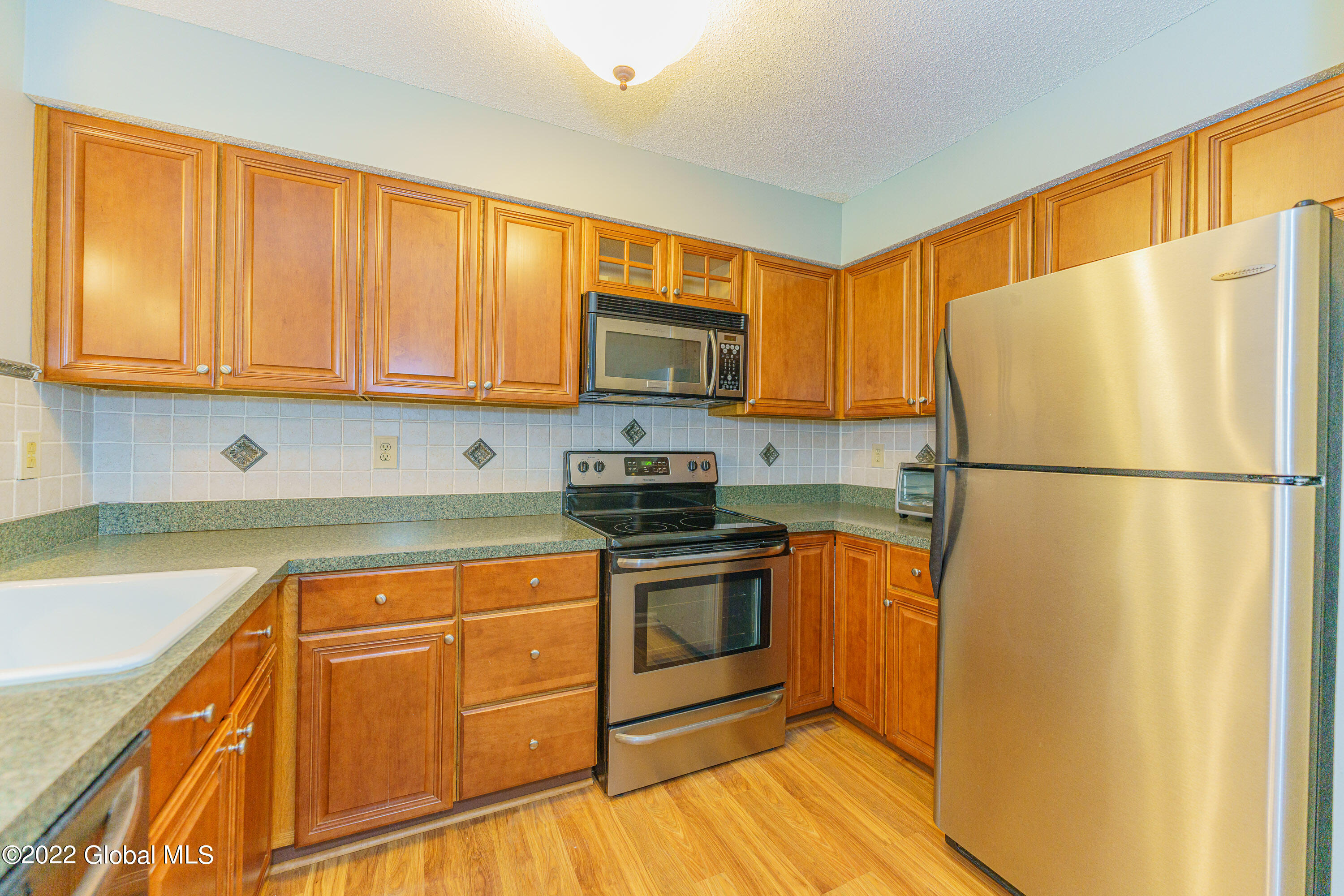 4075 Georgetown Square Schenectady, NY 12303 - Photo 16 of 40 3 Kitchen 2