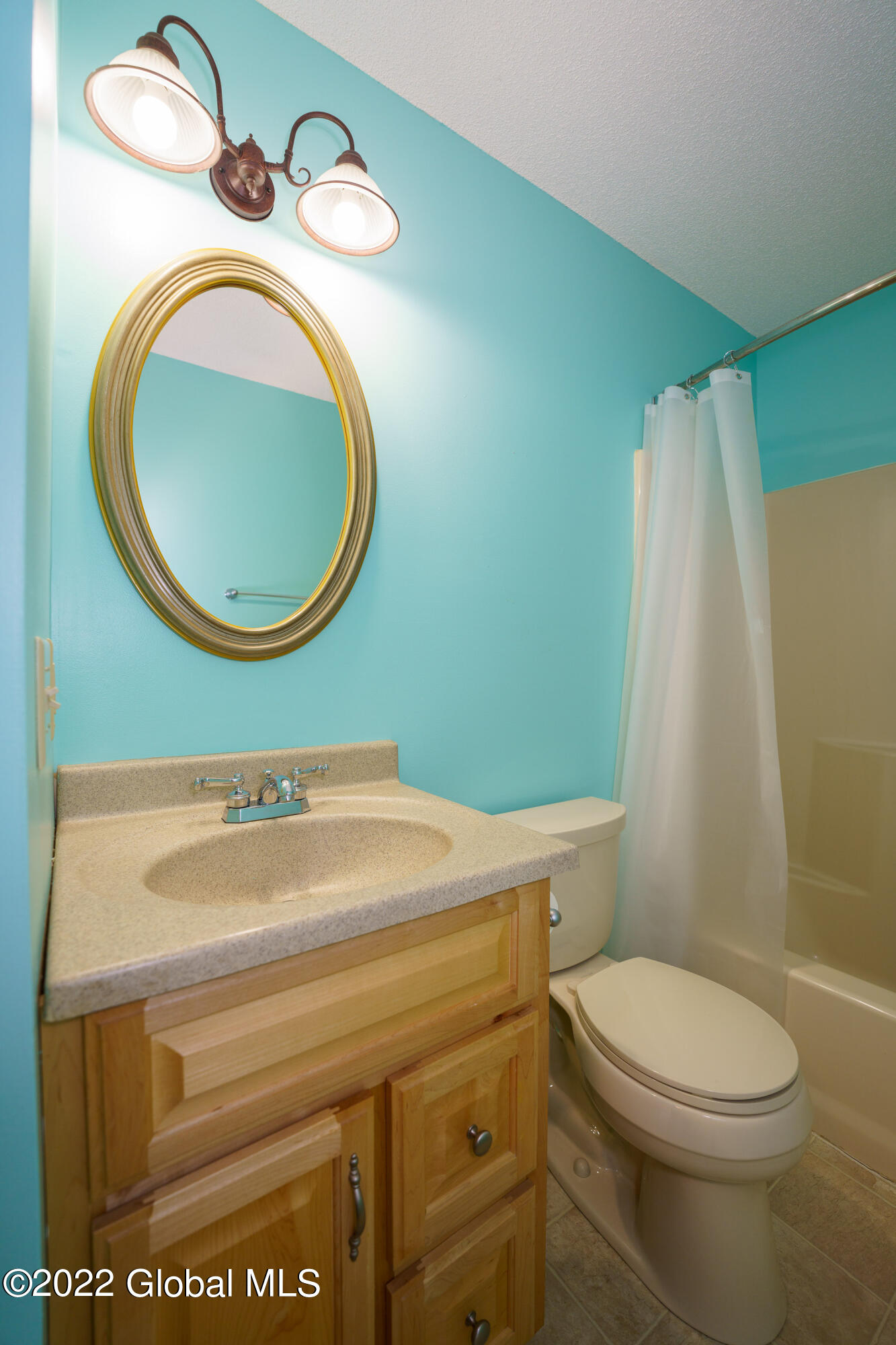 4075 Georgetown Square Schenectady, NY 12303 - Photo 31 of 40 Bathroom 2