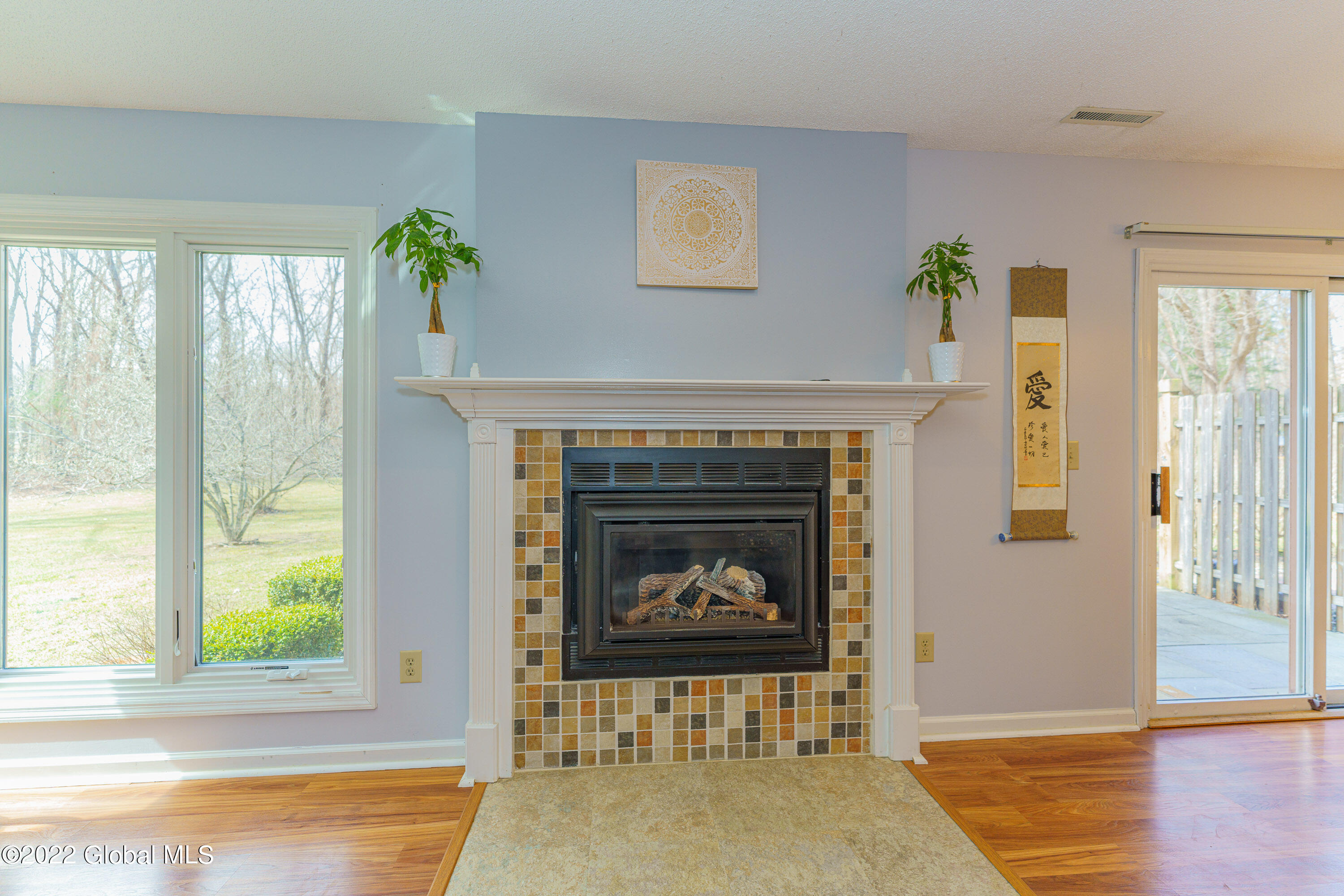 4075 Georgetown Square Schenectady, NY 12303 - Photo 10 of 40 1 Livingroom 6