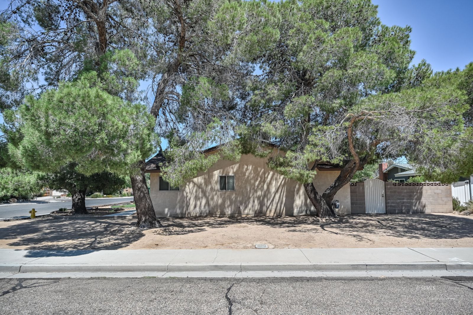 400 Karin Street Ridgecrest, CA 93555 - Photo 3 of 34