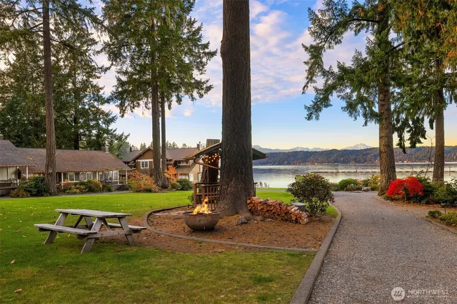 $819,000 | 50 East Eastwood Lane, Union, WA 98592