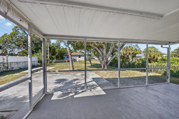 $510,000 | 122 Southwest 9th Avenue, Delray Beach, FL 33444