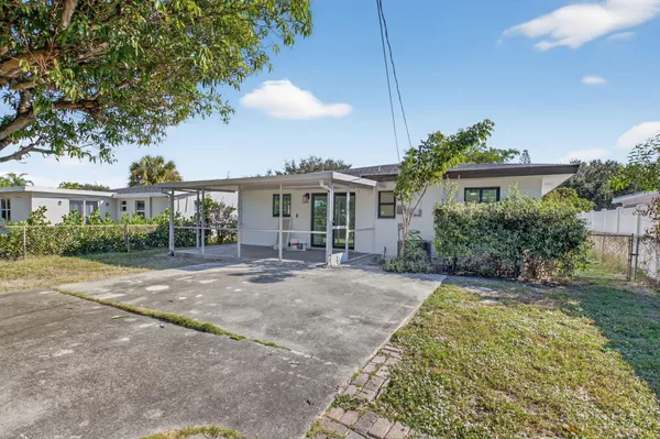 $510,000 | 122 Southwest 9th Avenue, Delray Beach, FL 33444