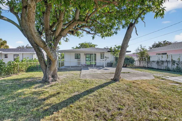 $510,000 | 122 Southwest 9th Avenue, Delray Beach, FL 33444