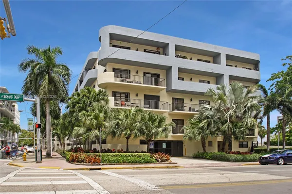 $449,900 | 1250 Lincoln Road, Unit 404, Miami Beach, FL 33139