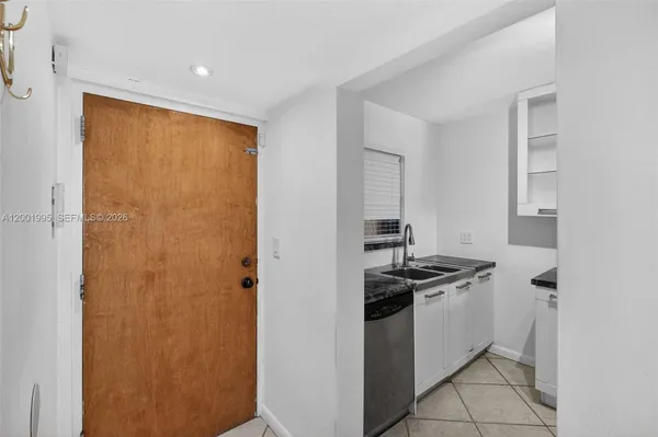 $449,900 | 1250 Lincoln Road, Unit 404, Miami Beach, FL 33139