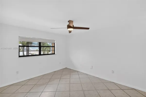 $449,900 | 1250 Lincoln Road, Unit 404, Miami Beach, FL 33139