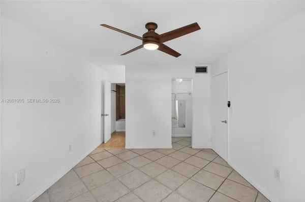$449,900 | 1250 Lincoln Road, Unit 404, Miami Beach, FL 33139