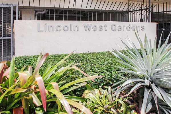$449,900 | 1250 Lincoln Road, Unit 404, Miami Beach, FL 33139